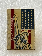 Pin’s Drapeau Flag Statue De