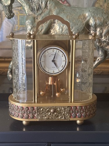 Jolie pendulette boite - , à