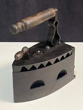 Fer à repasser ancien à