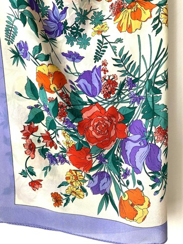 Magnifique foulard carré - magnifique,