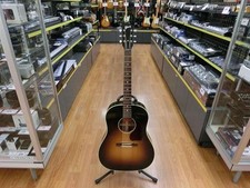 Guitare électrique acoustique GIBSON J-45 VOS