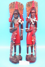 2 STATUETTES EN BOIS REPRESENTANT UN COUPLE DE MASAI Ht 31cm Ref 59/1