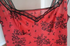 Nuisette rouge et noire