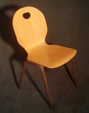 PETITE CHAISE ENFANT VINTAGE EN BOIS COURBÉ ET PIEDS MÉTAL, T.B.ÉTAT.