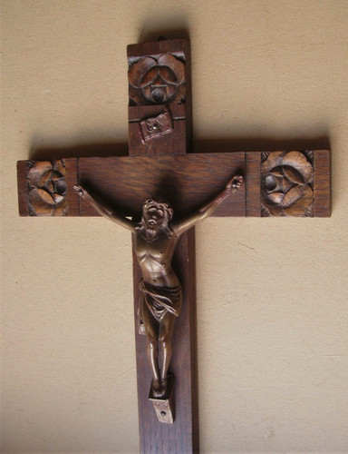 Crucifix bois sculpté - bois,