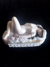 Rare Magnifique Biscuit De Porcelaine Art Nouveau. Femme Nue Allongée. Signé.