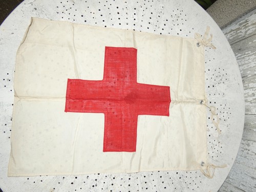 Drapeau croix rouge medic