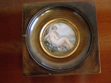 MINIATURE FEMME NUE ALLONGEE