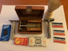 Lot  Anciens Rasoirs Gillette Avec Lames Et Blaireau Gibbs