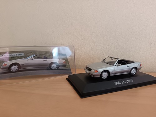 Ixo voiture mercedes - 1/43,