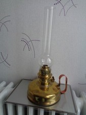 ANCIENNE LAMPE A PETROLL EN CUIVRE JAUNE DE MARQUE ABEILLE + VERRE