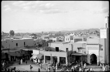 Négatif photo ancien 6 x 9 cm - ville Afrique du Nord Maghreb animé