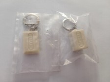 Rare 2 Porte-clés neufs sous blister Savons Pub PERSAVON Keychain vintage 60'