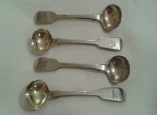 Quatre anciennes cuillères en