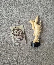 petite figurine publicitaire en plastique chinoise Damoy (B)