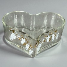 Récipient ancien en forme de cœur  fleuri, verre sculpté à la main Vintage