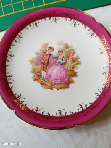 Une petite assiette vintage - une,
