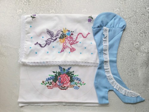 Lot embroidered - of, 3