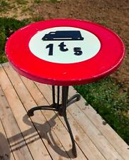 Table Bistrot Style Art nouveau Pied Eiffel et Panneau signalisation Café Paris