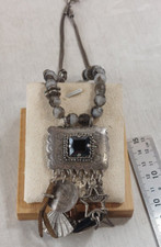 Ancien collier avec pendentif