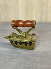 Adorable Mini Fer à Repasser En Laiton, Artisanat , miniature, objet de vitrine