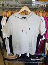 1 sweat à capuche sans