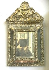 miroir à parclose décor de frises de grenades et fleurs épanouies  . XIX siècle.