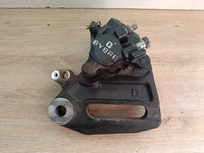 UN ETRIER DE FREIN ARRIERE