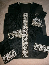ANCIENNE CHASUBLE NOIRE+ETOLE+MANIPULE+BOURSE+VOILE DE CALICE/CHRISME/H.102 cm