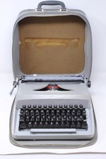 Ancienne machine ecrire - a,