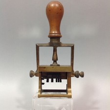 Ancien TAMPON encreur DATEUR mécanique Vintage 50s Bronze Réservoir encre