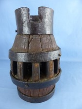 Très ancien moyeux de calèche en chêne et clous en fer forgés , a identifier ?
