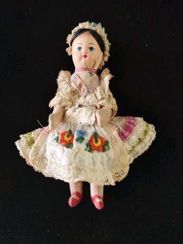Ancienne poupée mignonnette