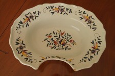 PLAT DE BARBIER EN FAIENCE DE