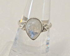 Bague toute fine en argent poinçonnée serie d'une pierre de lune forme de goutte