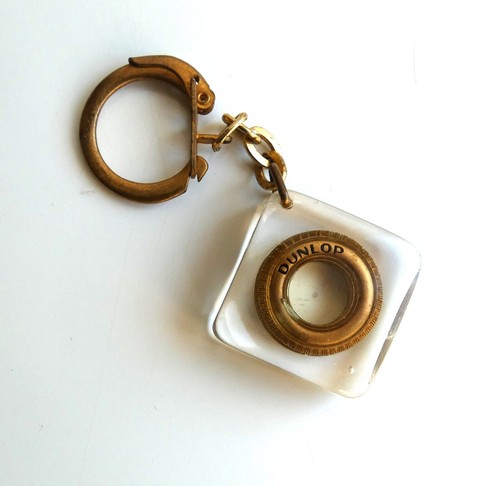 Ancien porte clé bourbon - , pneu