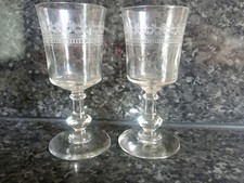 2 verres à pied vin ou apéritif évasés anciens gravés Frise Guirlande 10cl