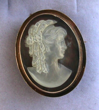 pendentif et broche camée ancien sur nacre monté sur or jaune 18 carats 750