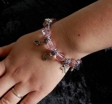 BRACELET GRIGRI PERLES  TRANSPARENTES ET  BRELOQUES