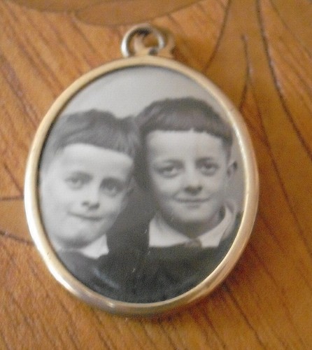 Ancien pendentif médaillon