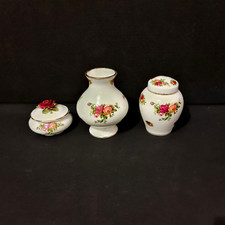 2 petits vases et 1 boite à