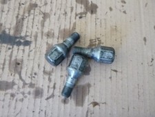 GOUJON DE JANTE ARRIERE