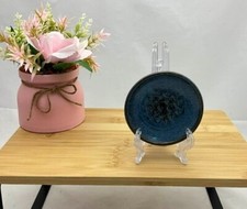 Gratte-ail bleu sur pied en poterie 8 x 3cm env