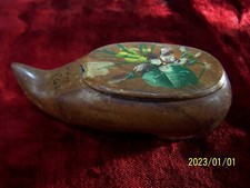 Ancienne petite tabatière en olivier décoré de violettes. Forme sabot. Réf: 8