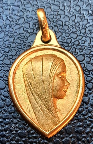 Médaille religieuse milieu
