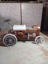 maquette Tracteur en carton fabrication artisanal