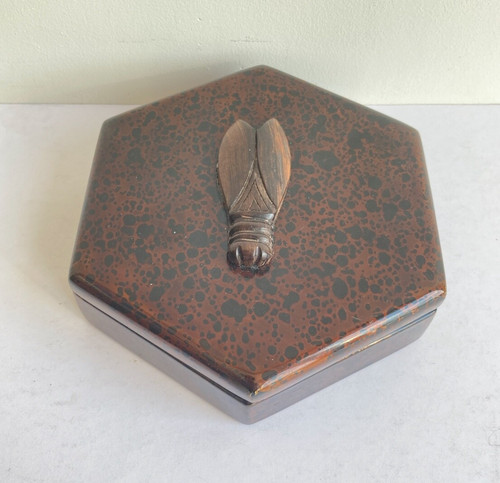 Ancienne boite hexagonale - , en