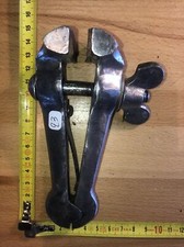 etau outil ancien étau de serrage à main réf N° 23