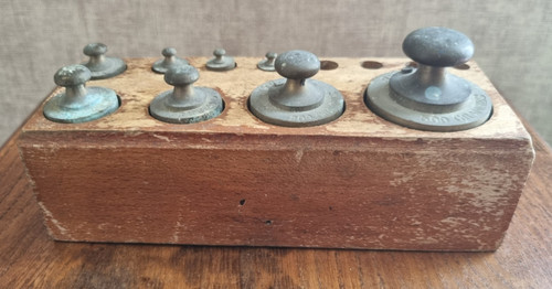 Jeu poids anciens - de, laiton