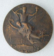 MEDAILLE EXPOSITION UNIVERSELLE INTERNATIONALE PARIS 1900    à nettoyer